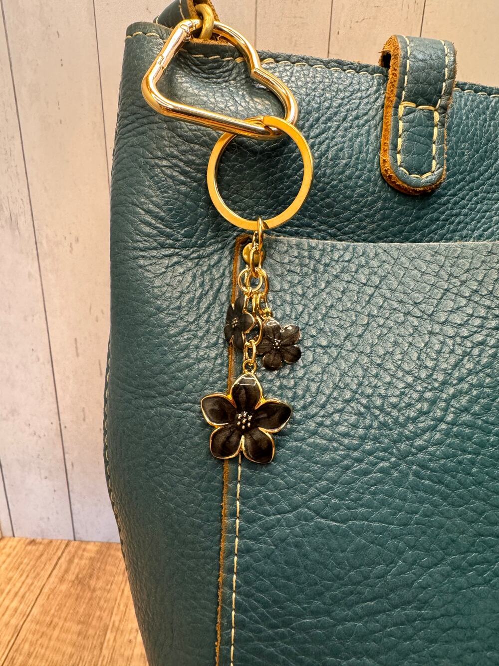Flower Metal Keychain with Heart clip Flowers Summer Accessories Flowers